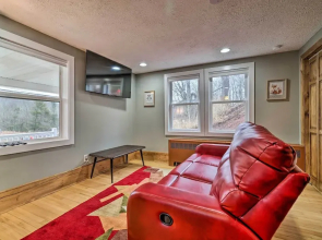 Scotrun Home Centrally Located to Area Resorts