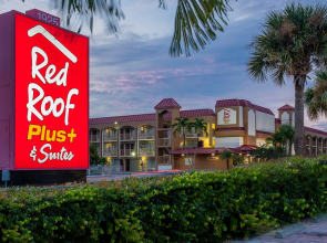 Red Roof Inn PLUS+ & Suites Naples Downtown-5th Ave S