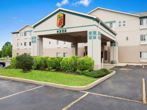 Super 8 Aurora/Naperville Area