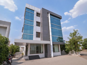 OYO 12053 Hotel Shri Govind