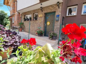 Lukanov Apartments & Guest Rooms