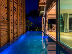 Crest Resort & Pool Villas