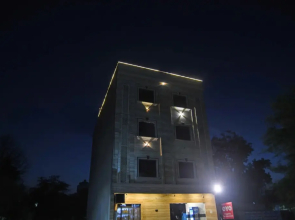 Townhouse 931 Hotel Benchmark