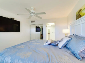 2 Mi to Fort Pierce Jetty: Coastal Florida Condo