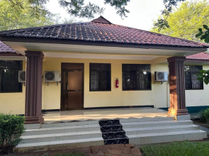 African Flower Hotel