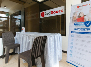 RedDoorz Hostel near Lyceum University Gen.Trias Cavite - Vaccinated Staff