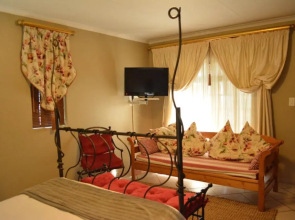Le Chateau Guest House and Conference Centre