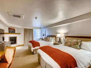 Vail Village Hotel Room With 2 Queens