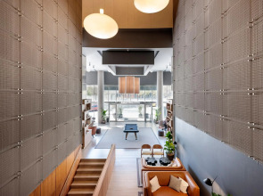 Отель Barcelona Condal Mar Affiliated by Meliá