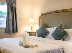 Cozy Pasadena Home Steps From Rose Bowl w Parking