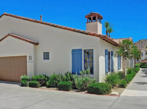 Barefoot Villa Mountain Views & Luxury Spa Access