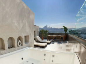 Aloft Istanbul Karakoy