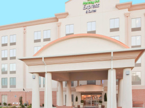 Holiday Inn Express Hotel & Suites Fredericksburg by IHG