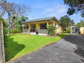 Sunrise Cottage - Waihi Beach Holiday Home
