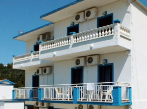 Akis Villa Studios & Apartments with Pool