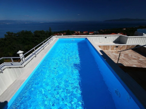 Designed Apartment with Rooftop Pool