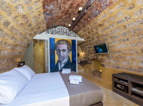 10GR Boutique Hotel and Wine Bar