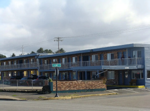 Seven Seas Inn & Suites