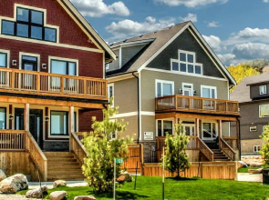 Tyrolean Village Resorts at Blue Mountain