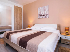 Awesome Home in Gorica With Wifi and 5 Bedrooms