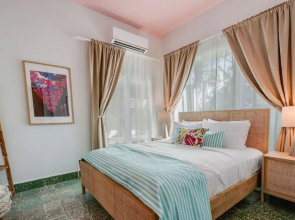 Chic Apartment Pool Parking in Central Condado