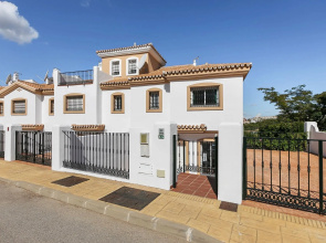 Alhaurin Villa With Terrace
