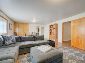 3 bedroom remodeled apt, 4 blocks from downtown