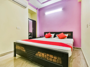 OYO 62418 Hotel Royal Palace