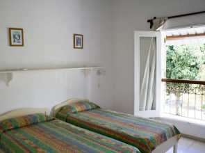 Bungalow for Families and Friends by the sea and Pool - by Feelluxuryholidays