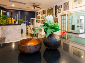 Luxury Penthouse 5 BDR 3 Bath Twin Rain Showers 365 sq mtrs