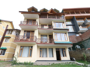 OYO 13697 Home Exotic Hill View Studio Naggar Road