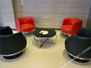 Ai Fashion Boutique Hotel (Zhengzhou Jingsan Road Henan People's Hospital)(郑州艾时尚精品酒店(经三路河南省人民医院店))