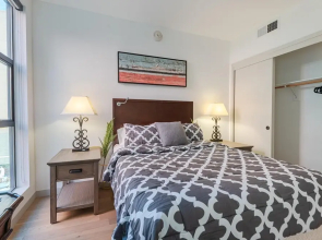 Gorgeous Hollywood Living - 2 Bedroom