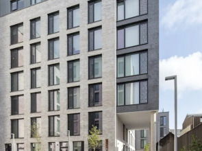 Coleman Court Summer Apartments