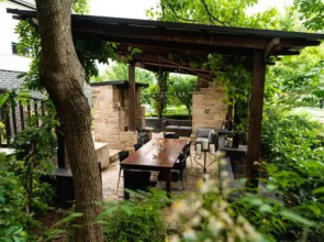 Millfield Eco Lodge with views, and inside/outside hangouts
