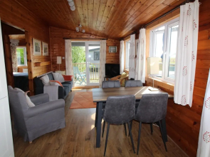 Cosy Pine Lodge With far Reaching Country Views and Large sun Deck