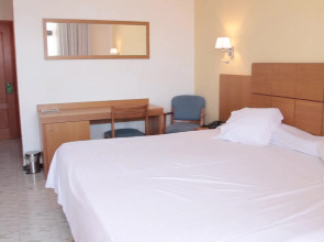 Отель Amic Miraflores