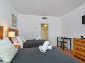 Cozy Studio/1bath, Hallandale Beach,pool & Parking