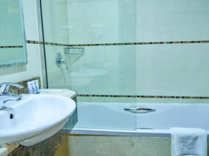 Сlick Square Hotel