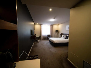 Sfera's Park Suites & Convention Centre