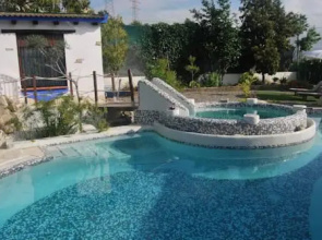 Casa completa para parejas jacuzzi piscina y wifi cerca al Caminito del Rey Málaga España