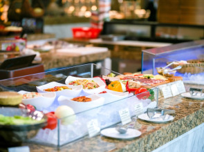 Отель Ramada Plaza by Wyndham Shanghai Pudong Airport