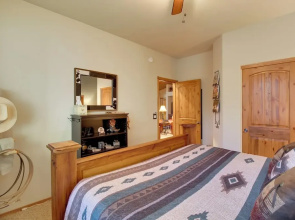 On-site Trails & Deck: Show Low Cabin!