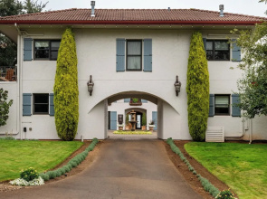 Black Walnut Inn & Vineyard