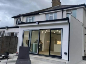 Lovely 3-bed House in Potters Bar Jacuzzi & 75inch