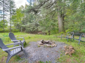 7 Mi to Jack Frost Ski Area: Cozy Blakeslee Cabin!
