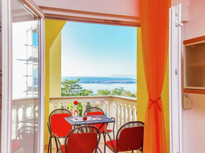 Serene Apartment in Dramalj with Hot Tub