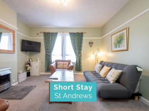 Homely & Central 2 Bed Flat with Parking