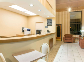 Super 8 by Wyndham Riviera Beach West Palm Beach