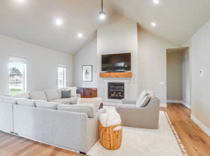 1 Mi to Pools: Chic Lava Hot Springs Home